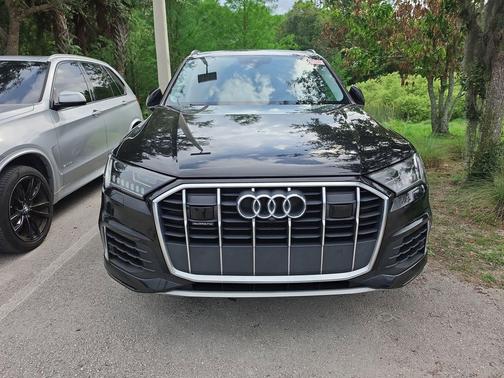 Mythos Black Metallic 2022 Audi Q7 55 Prestige