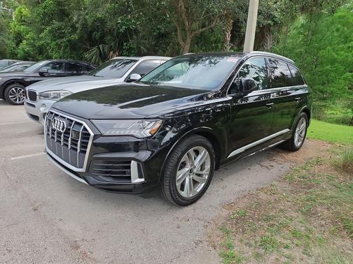 Mythos Black Metallic 2022 Audi Q7 55 Prestige