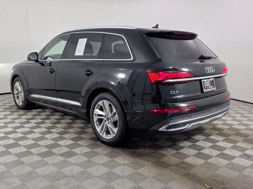Mythos Black Metallic 2022 Audi Q7 55 Prestige
