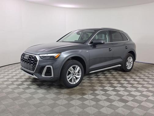 Daytona Gray Pearl Effect 2023 Audi Q5 45 S line Premium