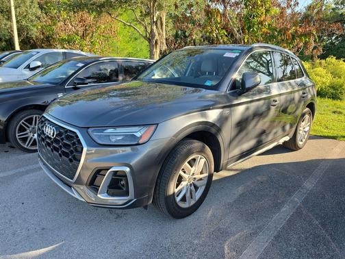 Daytona Gray Pearl Effect 2023 Audi Q5 45 S line Premium