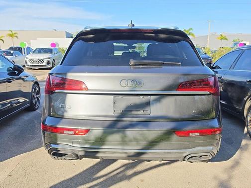 Daytona Gray Pearl Effect 2023 Audi Q5 45 S line Premium