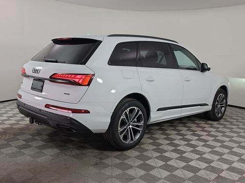 Glacier White Metallic 2026 Audi Q7 45 Premium