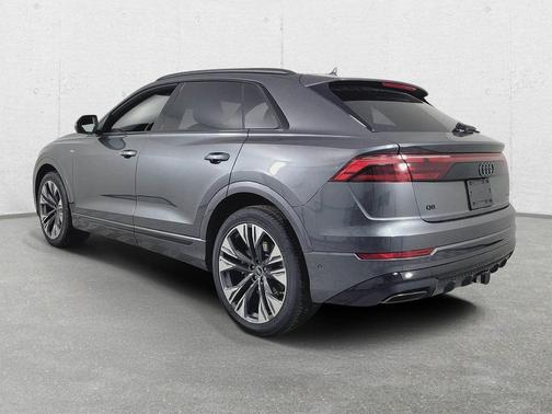 Daytona Gray Pearl Effect 2026 Audi Q8 55 Premium Plus