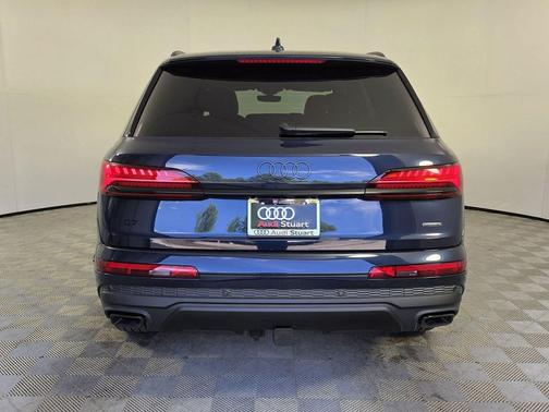 Waitomo Blue Metallic 2026 Audi Q7 45 Premium Plus