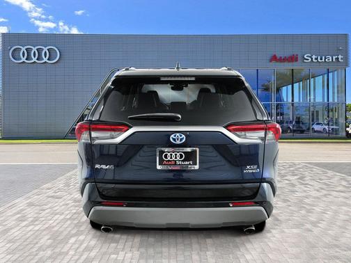 2019 Toyota RAV4 Hybrid SE