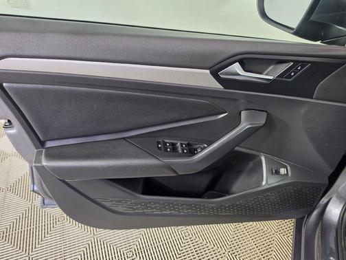 Platinum Gray Metallic 2019 Volkswagen Jetta 1.4T SE