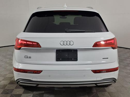 Ibis White 2021 Audi Q5 45 Premium Plus