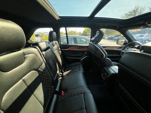 2022 Jeep Grand Cherokee Summit