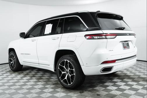 2022 Jeep Grand Cherokee Summit