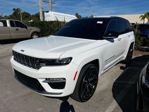 2022 Jeep Grand Cherokee Summit