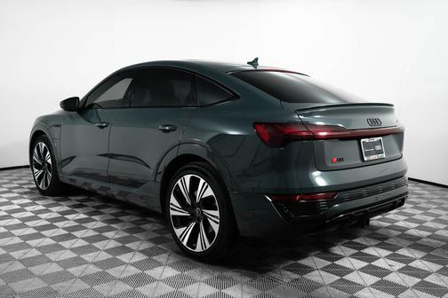 2024 Audi Q8 e-tron Prestige