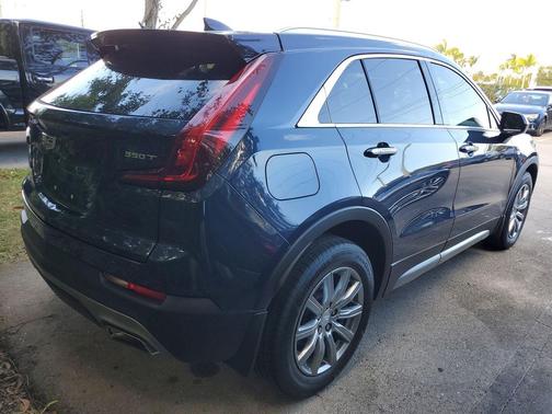 2020 Cadillac XT4 Premium Luxury