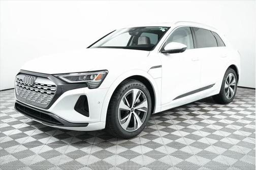 2024 Audi Q8 e-tron Premium Plus