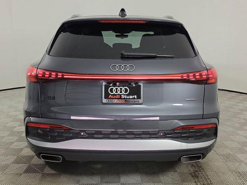 Tambora Gray Metallic 2026 Audi Q5 Premium Plus TFSI quattro S tronic