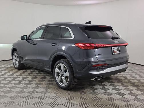 Tambora Gray Metallic 2026 Audi Q5 Premium Plus TFSI quattro S tronic