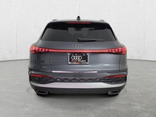 Tambora Gray Metallic 2026 Audi Q5 Premium Plus TFSI quattro S tronic