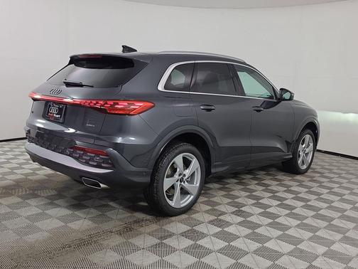 Tambora Gray Metallic 2026 Audi Q5 Premium Plus TFSI quattro S tronic
