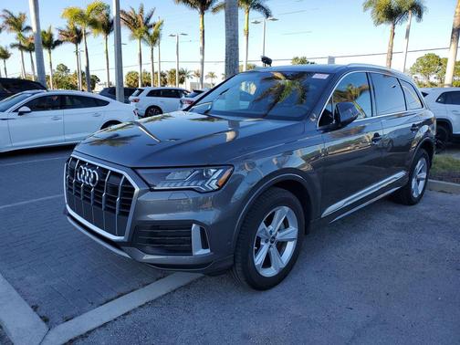 2023 Audi Q7 45 Premium Plus