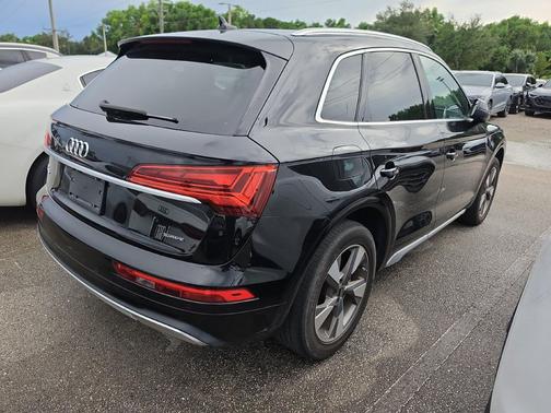 Brilliant Black 2024 Audi Q5 40 Premium