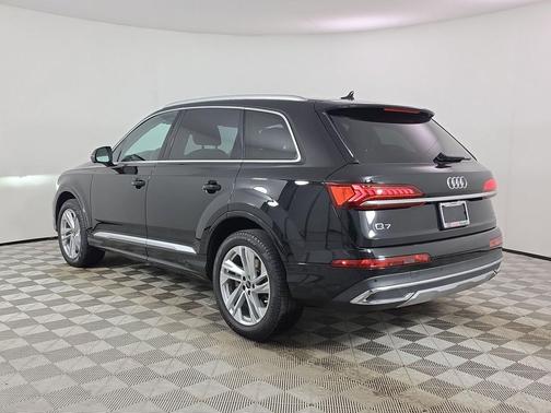 Mythos Black Metallic 2023 Audi Q7 45 Premium