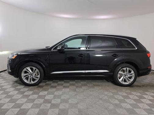 Mythos Black Metallic 2023 Audi Q7 45 Premium