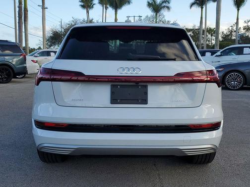 2023 Audi e-tron Premium Plus quattro