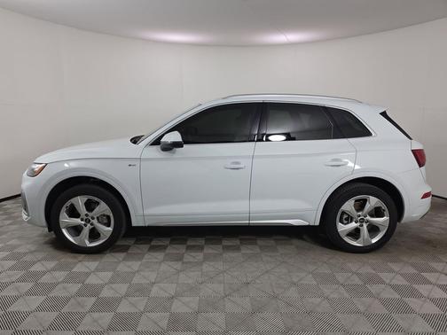 Glacier White Metallic 2023 Audi Q5 45 S line Premium Plus