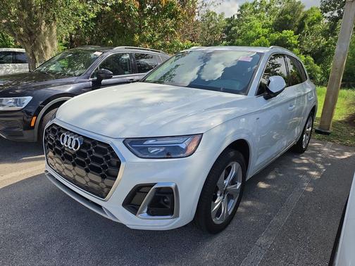 Glacier White Metallic 2023 Audi Q5 45 S line Premium Plus