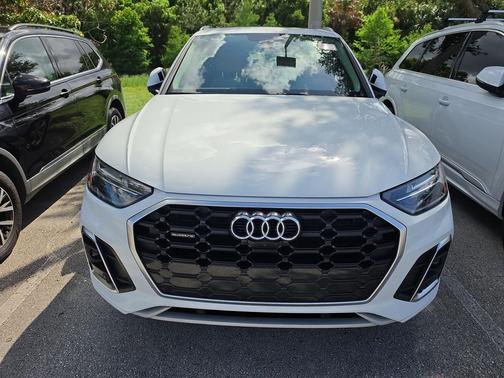 Glacier White Metallic 2023 Audi Q5 45 S line Premium Plus