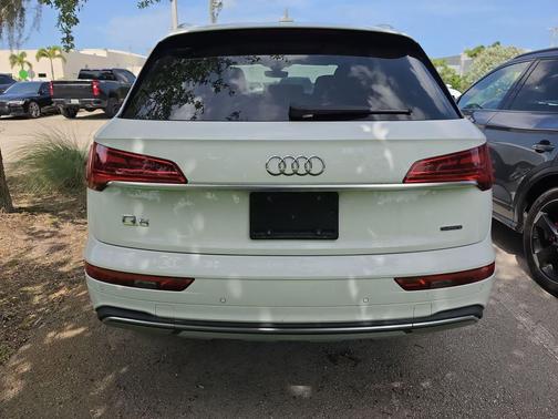 Ibis White 2023 Audi Q5 40 Premium