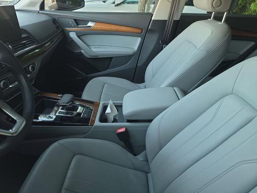 Florett Silver Metallic 2024 Audi Q5 40 Premium Plus