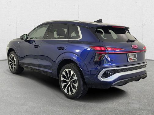 Navarra Blue Metallic 2026 Audi Q3 TFSI quattro S tronic