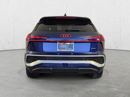 Navarra Blue Metallic 2026 Audi Q3 TFSI quattro S tronic