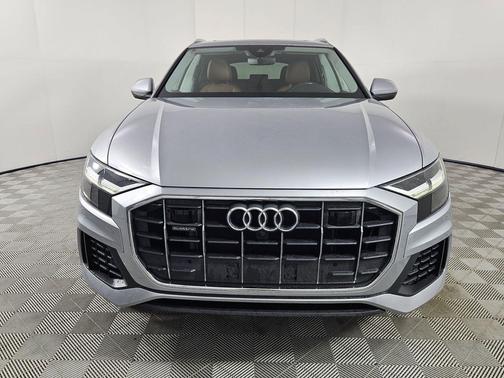 Florett Silver Metallic 2022 Audi Q8 55 Premium Plus