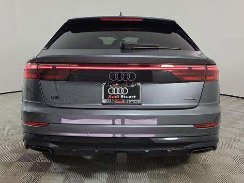 Daytona Gray Pearl Effect 2026 Audi Q8 55 Premium Plus
