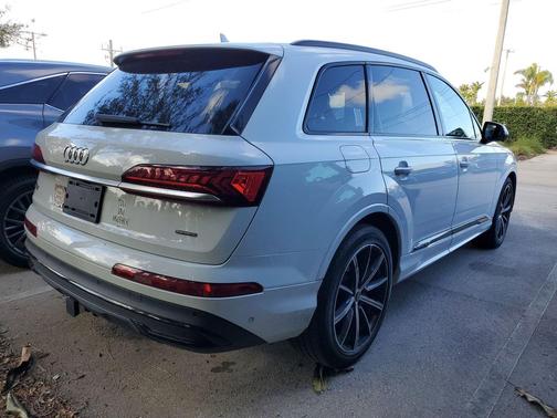 2021 Audi Q7 55 Prestige