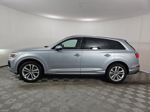 Satellite Silver Metallic 2025 Audi Q7 55 Premium