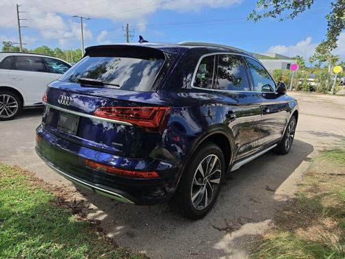 Navarra Blue Metallic 2021 Audi Q5 45 Premium Plus