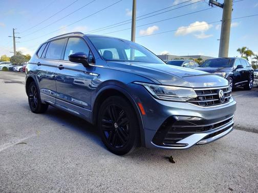 2022 Volkswagen Tiguan 2.0T SE R-Line Black