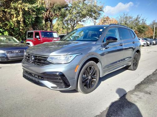 2022 Volkswagen Tiguan 2.0T SE R-Line Black