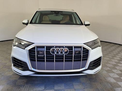 2024 Audi Q7 45 Premium Plus