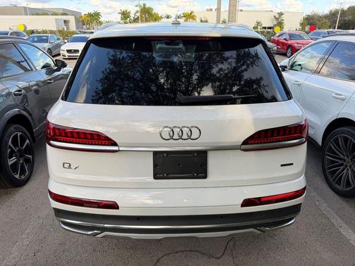 2024 Audi Q7 45 Premium Plus