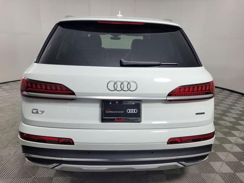 2024 Audi Q7 45 Premium Plus