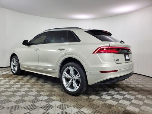 2023 Audi Q8 55 Premium