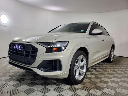 2023 Audi Q8 55 Premium