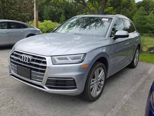 Florett Silver Metallic 2019 Audi Q5 2.0T Premium Plus