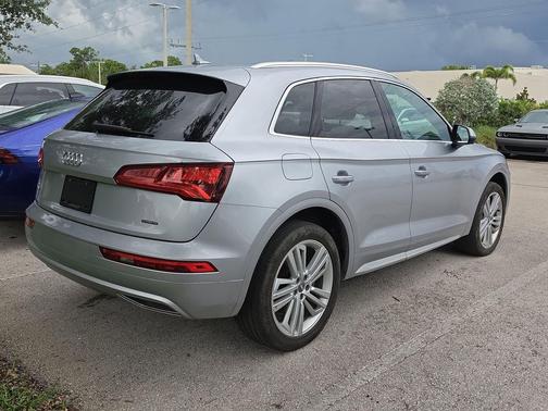 Florett Silver Metallic 2019 Audi Q5 2.0T Premium Plus