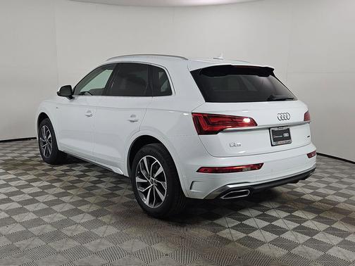 Glacier White Metallic 2023 Audi Q5 45 S line Premium Plus