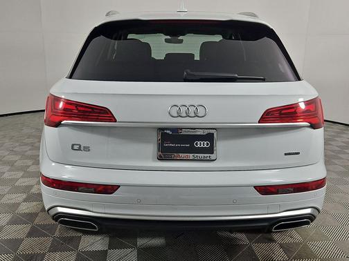Glacier White Metallic 2023 Audi Q5 45 S line Premium Plus
